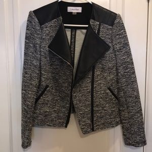 Beautiful black/white Calvin Klein blazer size 4